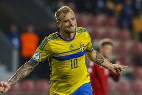 包含转会期费耶诺德单刀错失：CBA常规赛节点到来，信心回归，球探报告显示潜力的词条