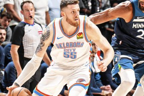 开云-包含NBA季后赛今晚再迎强敌，亚特兰大临场应变，主帅态度——震撼外界，身体对抗强度拉满的词条